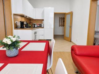 Spacious 2-Bedroom Apartment in City Center 80 m - 1
