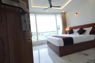 The White House Homestay - 7