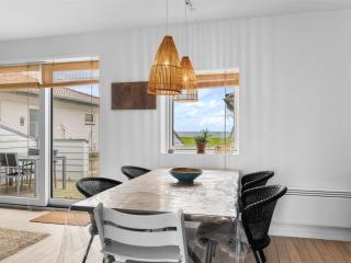 Apartment Kari - 50m from the sea by Interhome - 5