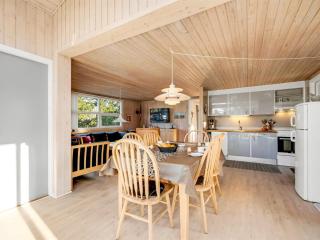 Holiday Home Elsabet - 700m to the fjord by Interhome - 4