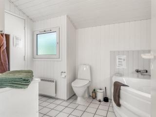 Holiday Home Henri - 1-2km from the sea by Interhome - 5