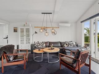 Holiday Home Eweline - 400m from the sea by Interhome - 8
