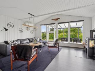 Holiday Home Eweline - 400m from the sea by Interhome - 7