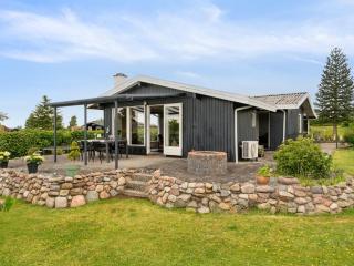 Holiday Home Eweline - 400m from the sea by Interhome - 9