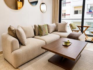 Comfy Apt Balcony 2 Min to Corniche & Garage - 5