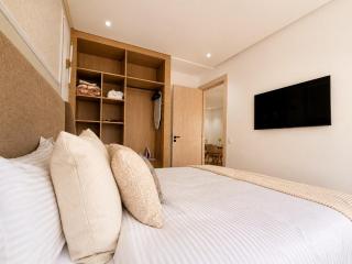 Comfy Apt Balcony 2 Min to Corniche & Garage - 7