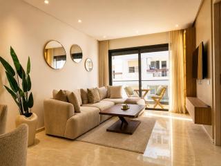 Comfy Apt Balcony 2 Min to Corniche & Garage - 2