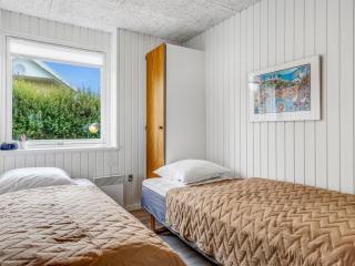 Holiday Home Tolke - 400m from the sea by Interhome - 5