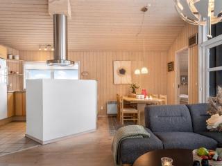 Holiday Home Galin - 210m to the fjord by Interhome - 2