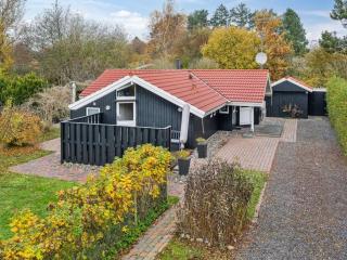 Holiday Home Gyda - 840m from the sea by Interhome - 0