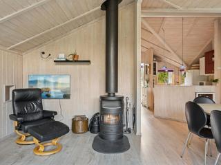 Holiday Home Gyda - 840m from the sea by Interhome - 6