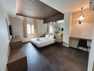 Grand Jade CIQ Hotel - 9