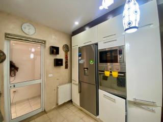 Cozy 2Bed Apartment with Private Garden - 4