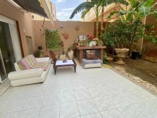 Cozy 2Bed Apartment with Private Garden - 9
