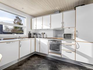 Holiday Home Eugenia - 300m from the sea by Interhome - 5