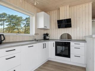 Holiday Home Eleni - 3m from the sea by Interhome - 4