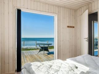 Holiday Home Eleni - 3m from the sea by Interhome - 5