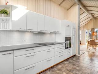 Holiday Home Roope - 800m from the sea by Interhome - 1