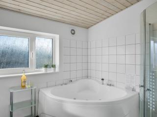 Apartment Annakarin - 1-2km from the sea by Interhome - 6