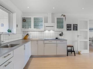 Holiday Home Signe - 600m from the sea by Interhome - 5