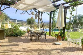 Luxury villa with pool and sea view - 2