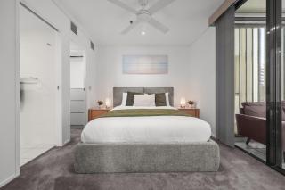 Central Brisbane Stay Sleeps 8 with Free Parking - 8