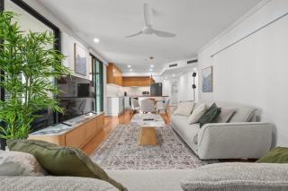 Central Brisbane Stay Sleeps 8 with Free Parking - 0