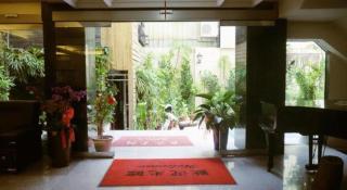 E Moon Hotel - 8