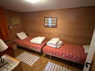 Gstaad 2 Bed Alpine Retreat Sleeps 6, 2 Min Walk to Eggli, Views and Parking - 2