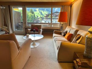 Gstaad 2 Bed Alpine Retreat Sleeps 6, 2 Min Walk to Eggli, Views and Parking - 9
