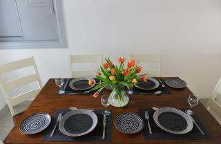 Smart 2 bed, 2 bath, lovely old residential street - 7