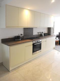 Smart 2 bed, 2 bath, lovely old residential street - 1