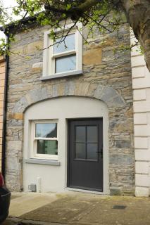 Smart 2 bed, 2 bath, lovely old residential street - 0