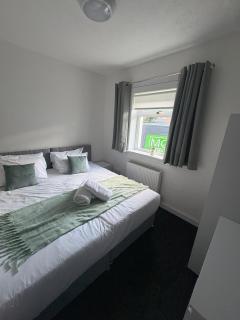 Home in Glasgow 4BR zip links Sleeps 8 G53 - 2