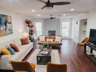 Houston Oasis Pool, Gameroom, & Near IAH Airport - 1