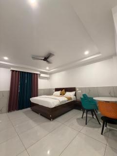 Apni Haveli Hotel And Family Restaurant - 6