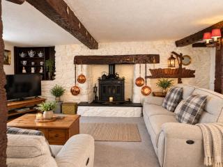 Charming Thatched Cottage, Dog Friendly - Sleeps 4 - 0