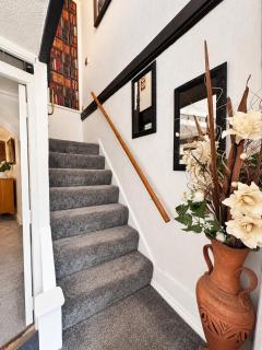 Charming Thatched Cottage, Dog Friendly - Sleeps 4 - 9