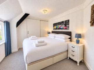 Charming Thatched Cottage, Dog Friendly - Sleeps 4 - 5
