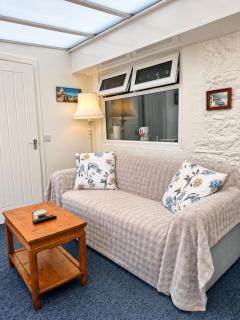 Charming Thatched Cottage, Dog Friendly - Sleeps 4 - 4