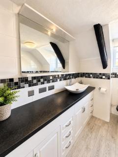 Charming Thatched Cottage, Dog Friendly - Sleeps 4 - 1