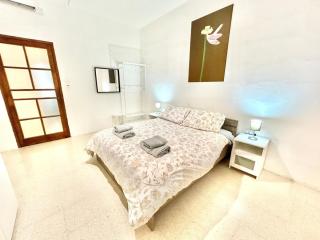 St Julians - Balluta Bay large 3 bedroom apartment - 2