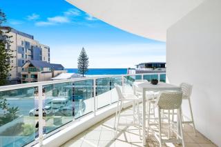 Pacific Views Beachfront 2BR Apartment with Parking, Pool, Views - 8