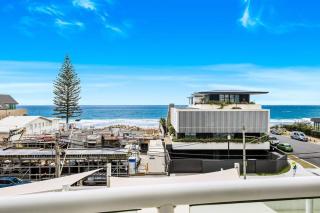 Pacific Views Beachfront 2BR Apartment with Parking, Pool, Views - 5