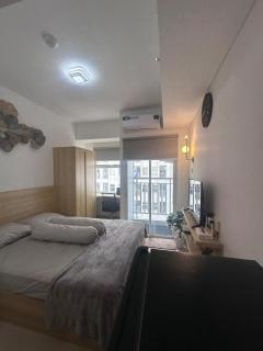 Serpong Garden High Floor Studio Stunnin Pool View - 9