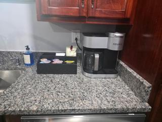 The Hideaway | Cozy 2BR Retreat in Pontiac - 7