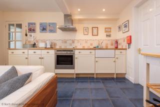 Harbourside Cottage - 2