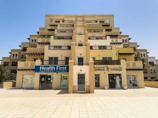 Coastal Escape Stylish Studio in Bab Al Bahr - 2