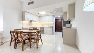 Coastal Escape Stylish Studio in Bab Al Bahr - 4