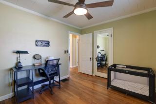 Centrally Located Cincinnati Escape w/ Deck & Yard - 6